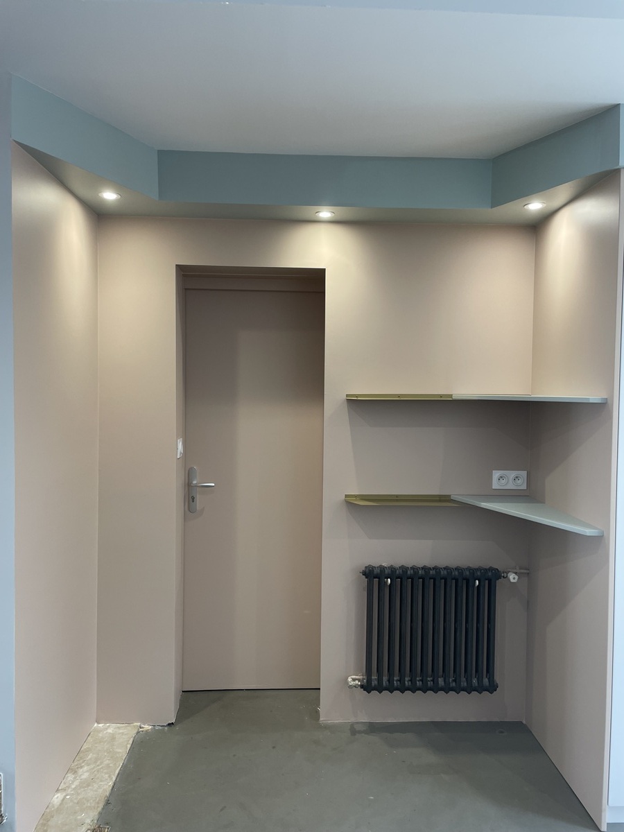 Projet Jodie – Bibliothèque et entrée d’une maison rénovée