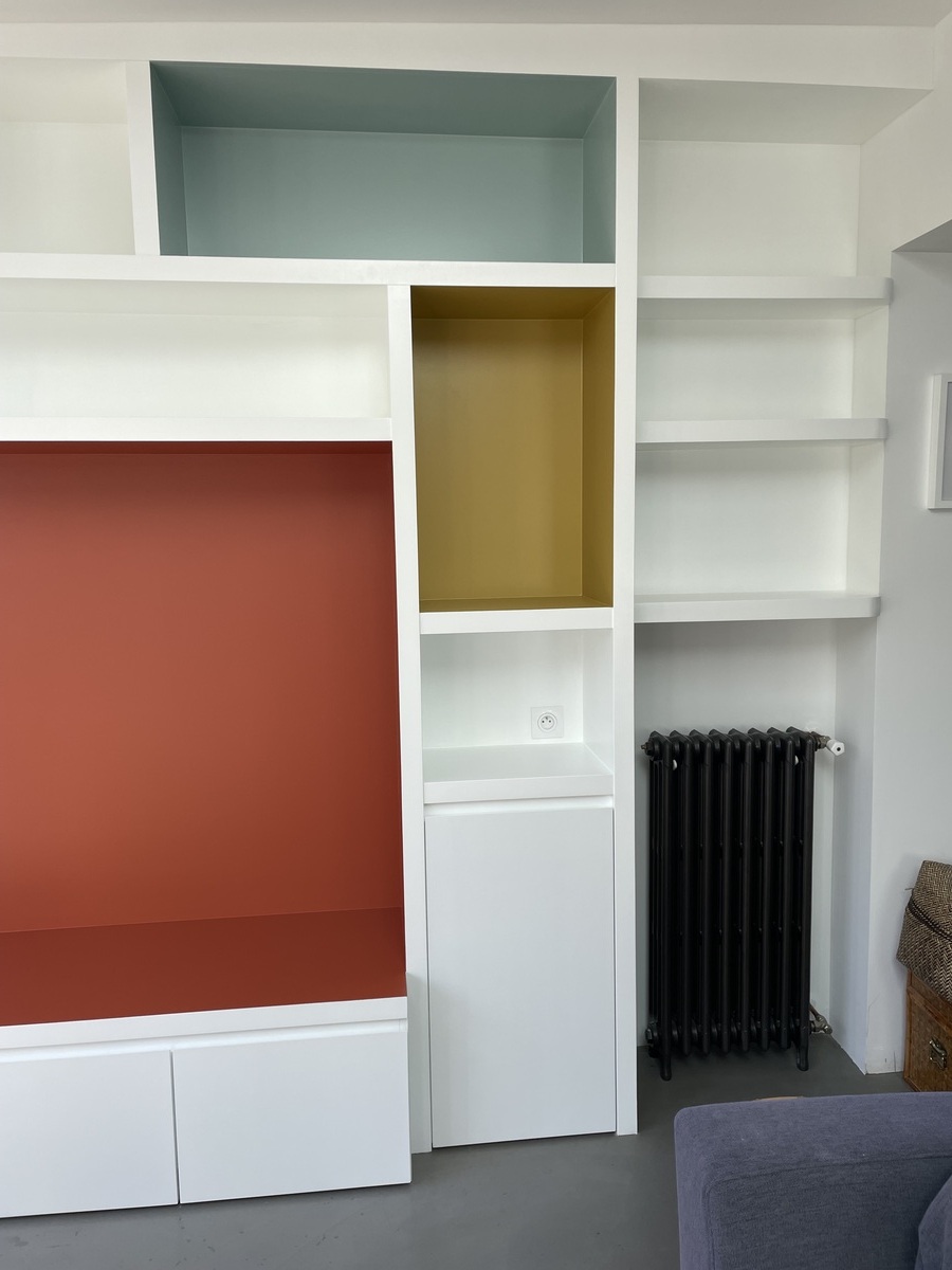 Projet Jodie – Bibliothèque et entrée d’une maison rénovée