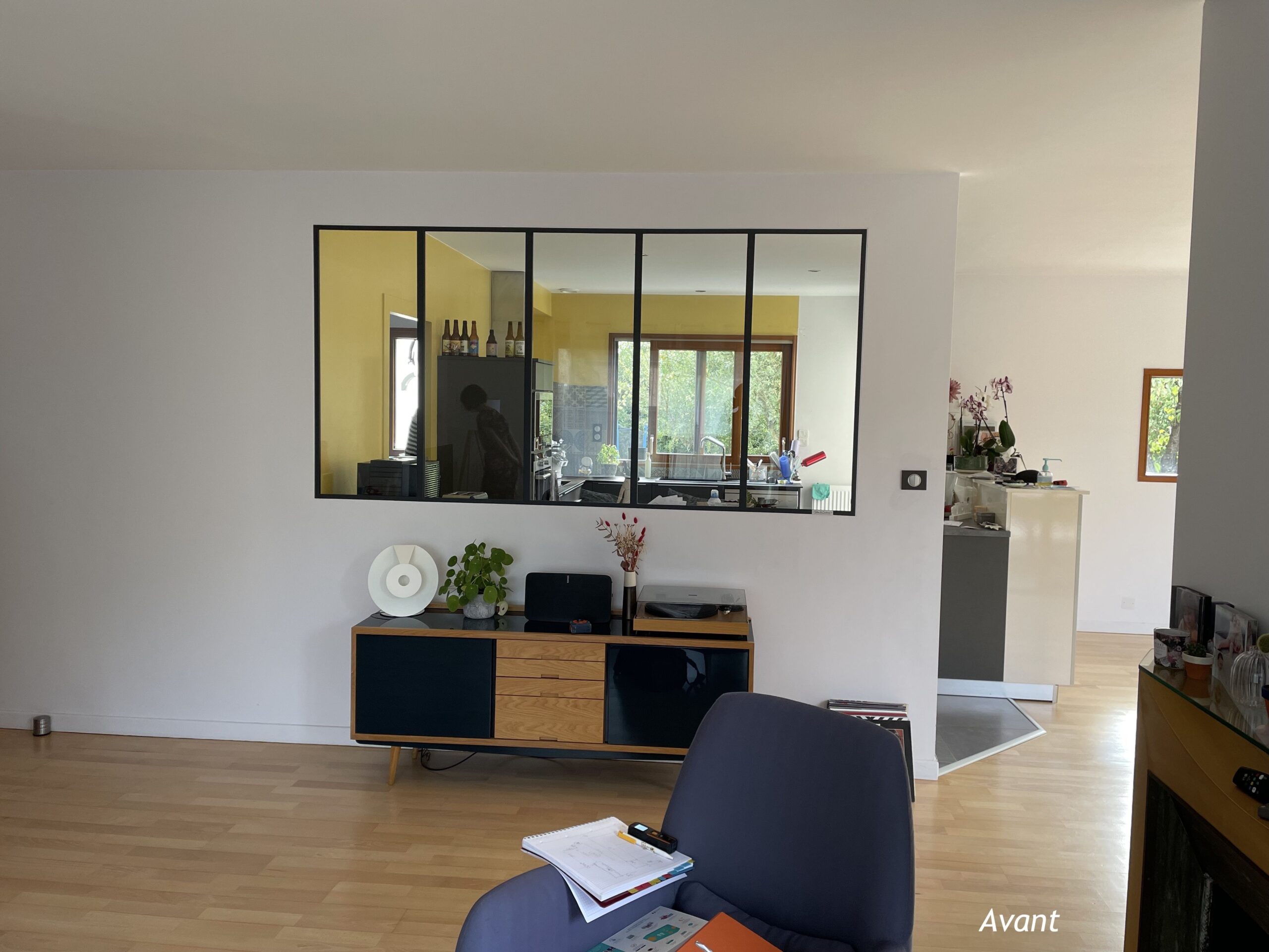 Meuble TV sur mesure avec télévision dissimulée – Projet Kate