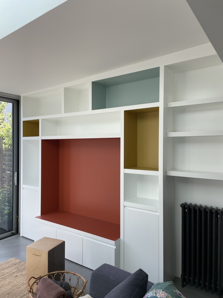 Projet Jodie – Bibliothèque et entrée d’une maison rénovée