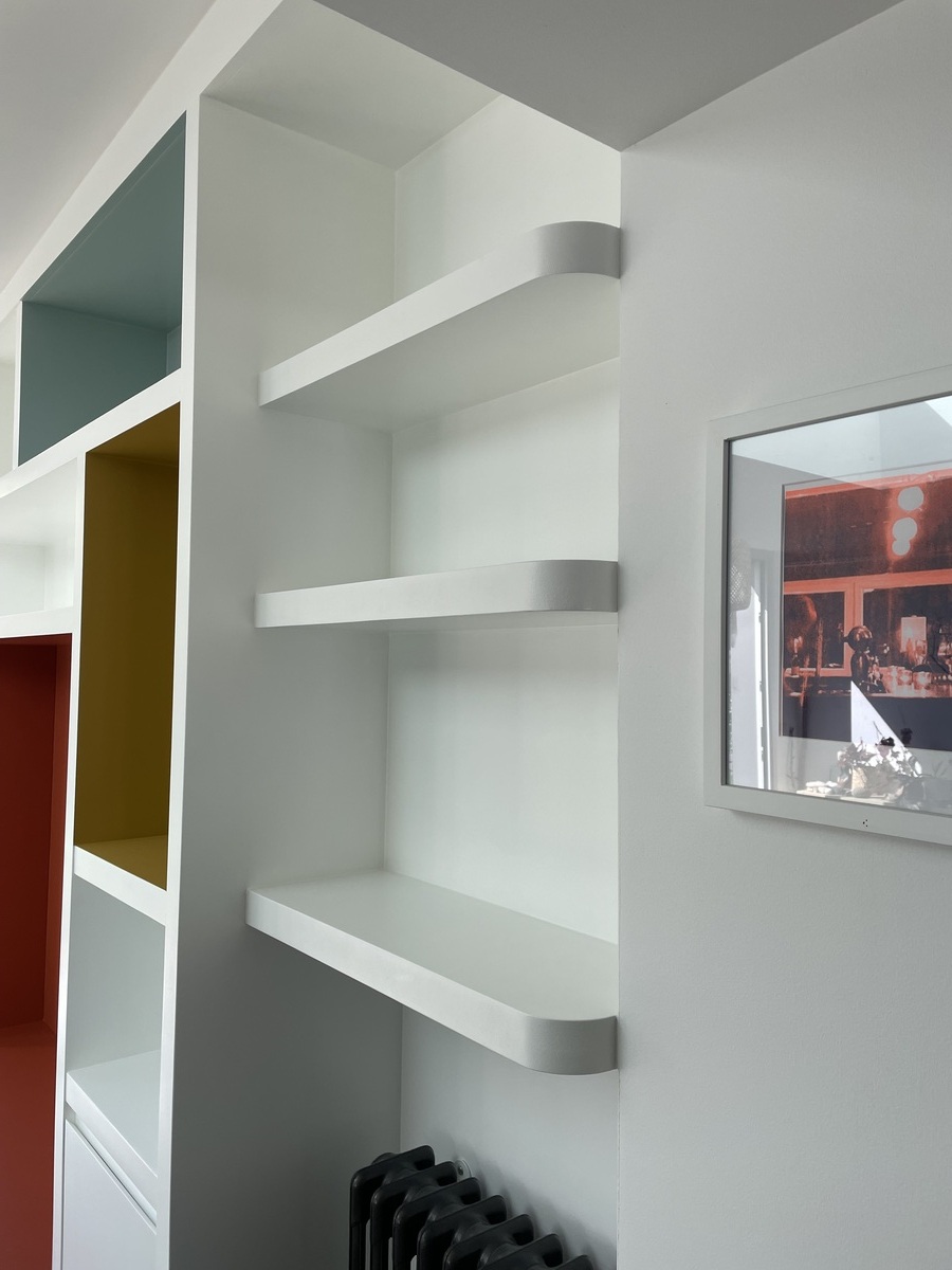 Projet Jodie – Bibliothèque et entrée d’une maison rénovée