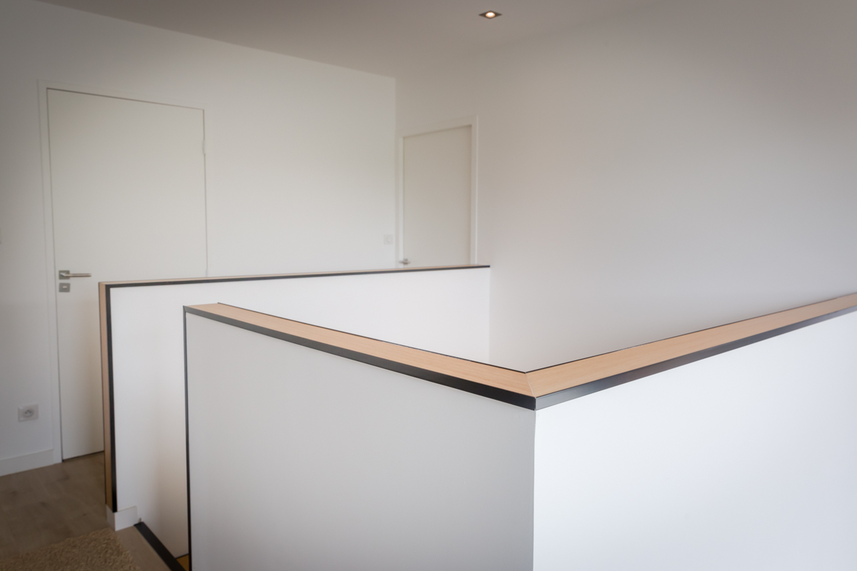 Projet Virginie II – Agencement Sur-Mesure Habillage & Rambarde à Saint-Grégoire