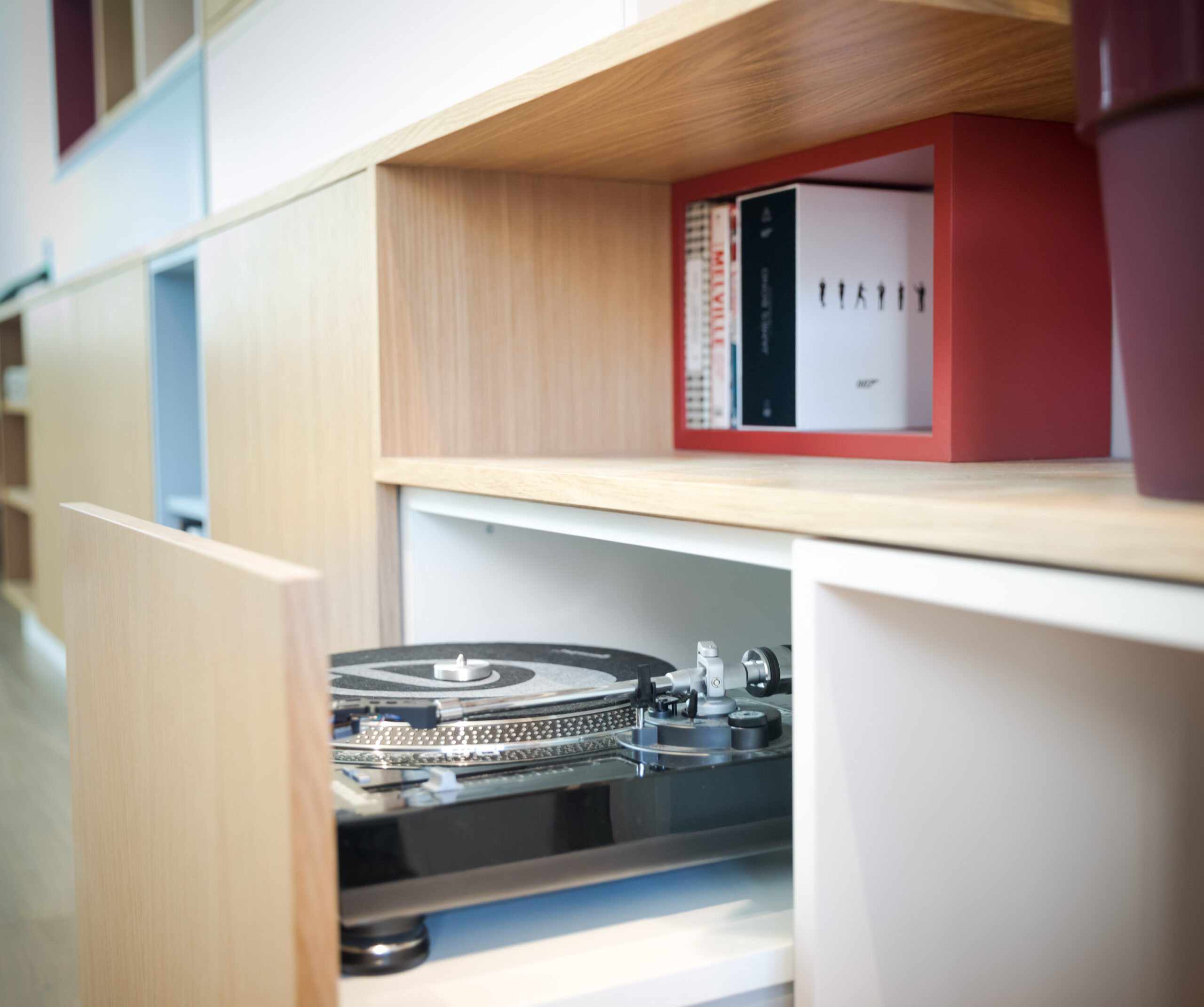 Projet Angela – Agencement Sur-Mesure d&rsquo;une bibliothèque à Rennes