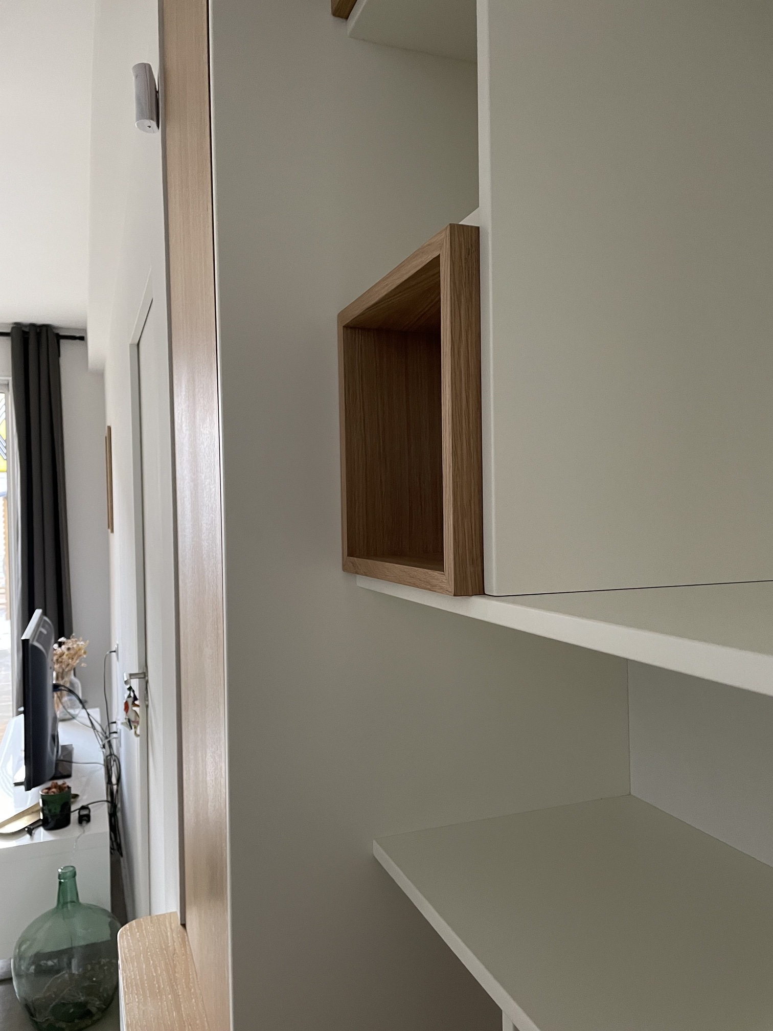 Projet Dora – Agencement sur mesure d’une niche dans une pièce de vie à Saint-Grégoire